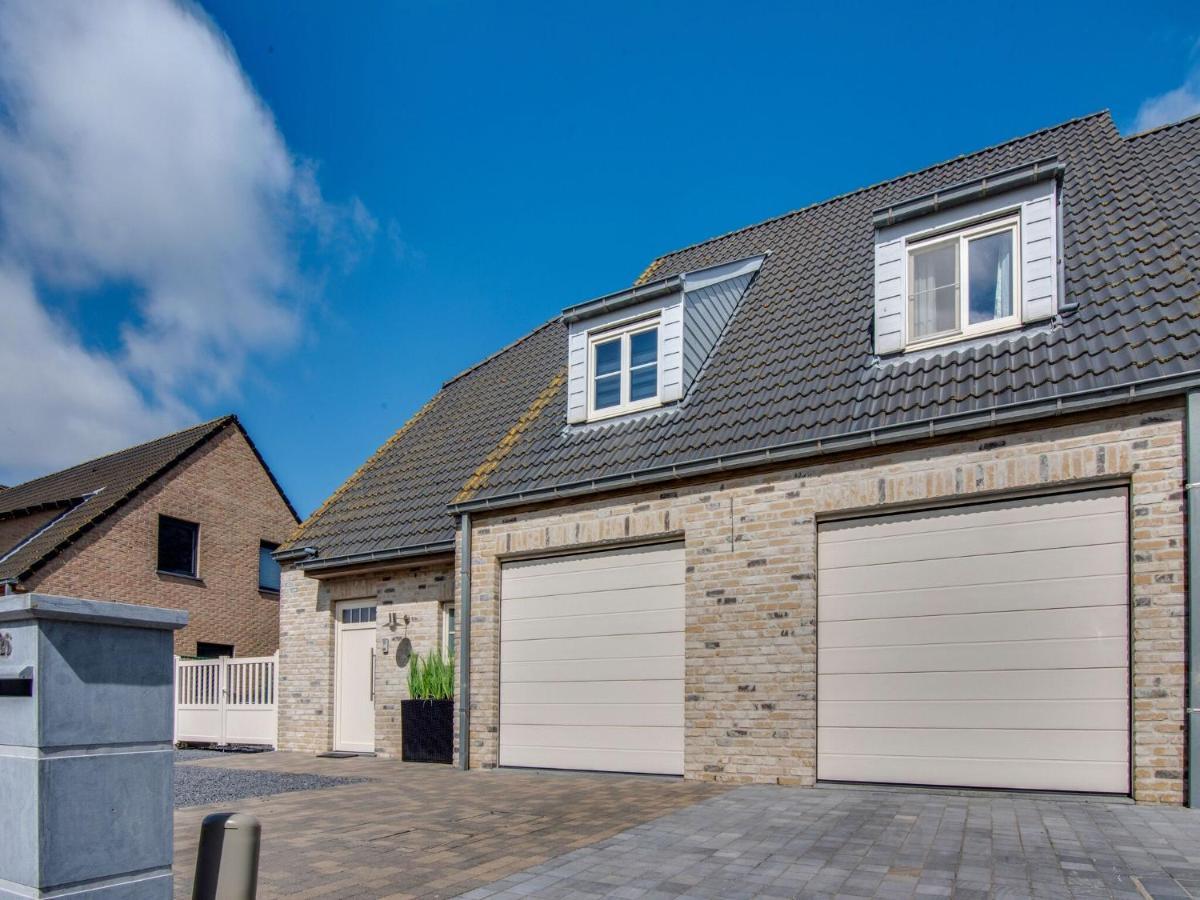 Modern Holiday Home In De Haan With Garden エクステリア 写真