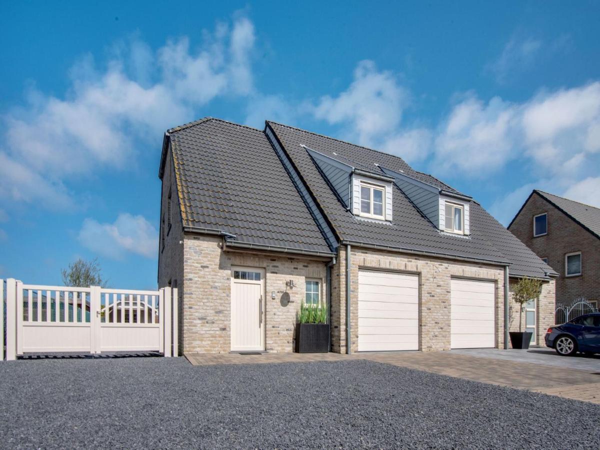 Modern Holiday Home In De Haan With Garden エクステリア 写真