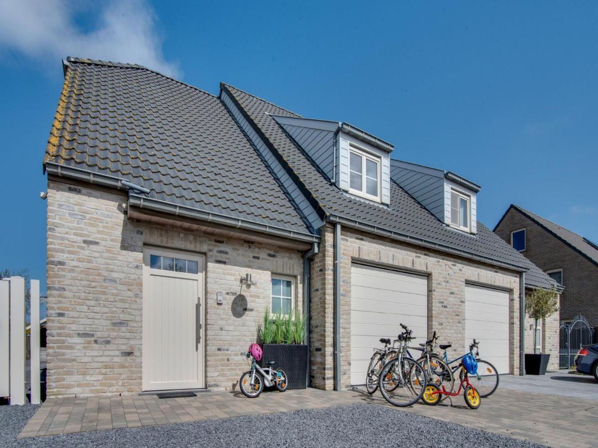 Modern Holiday Home In De Haan With Garden エクステリア 写真
